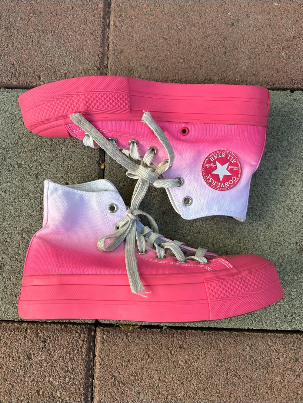 EUC women’s Converse Chuck Taylor All Star Lift Platform High Top sneakers